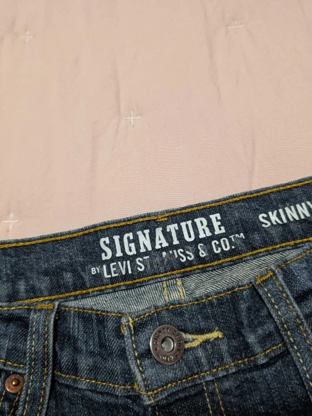Levis slim straight